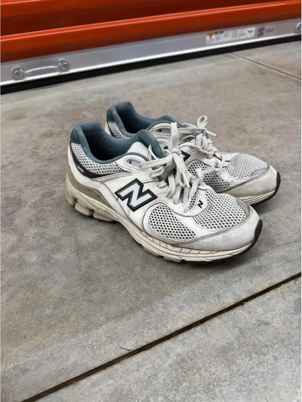 New balance 2002r pouch vintage teal white gym running shoes size 9.5 MENS